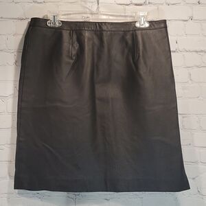 Newport News easy style black leather mini skirt